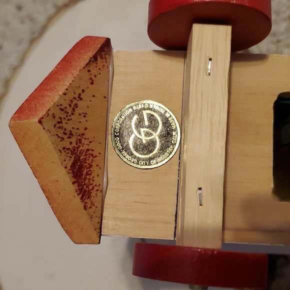 George Good Corp Santa Christmas Design Train Music Box 1978 - Picture 8 of 8